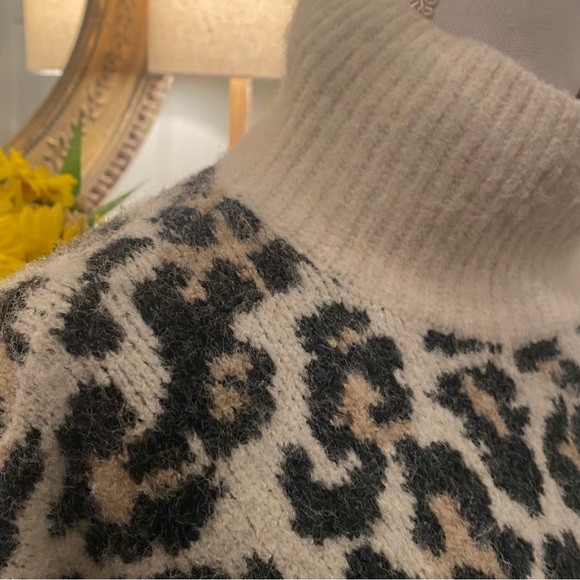 🤍 LOFT Soft Animal Print Turtleneck Sweater Small Petite SP ✨ - Picture 2 of 4